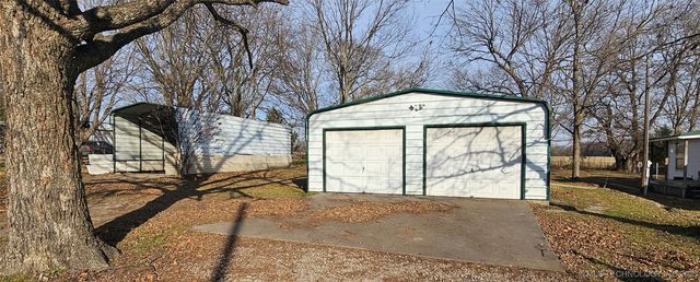 124 W Lucille Avenue, Nowata, OK 74048