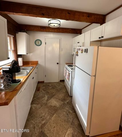 1129 Peninsula Rd, Sevierville, TN 37876