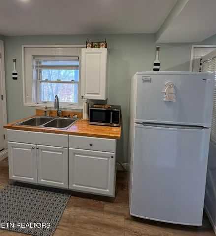 1129 Peninsula Rd, Sevierville, TN 37876