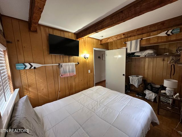 1129 Peninsula Rd, Sevierville, TN 37876