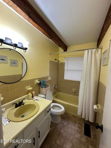 1129 Peninsula Rd, Sevierville, TN 37876