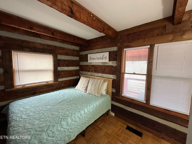 1129 Peninsula Rd, Sevierville, TN 37876