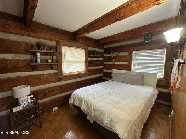 1129 Peninsula Rd, Sevierville, TN 37876