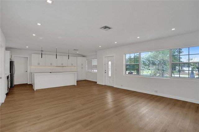 2206 SE 14TH Street, Pompano Beach, FL 33062