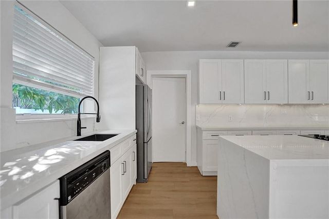 2206 SE 14TH Street, Pompano Beach, FL 33062