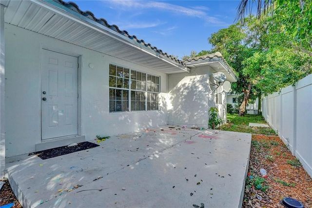 2206 SE 14TH Street, Pompano Beach, FL 33062