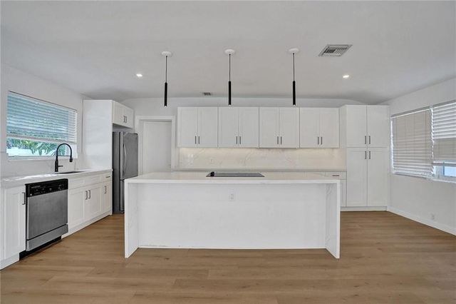 2206 SE 14TH Street, Pompano Beach, FL 33062