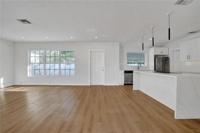 2206 SE 14TH Street, Pompano Beach, FL 33062