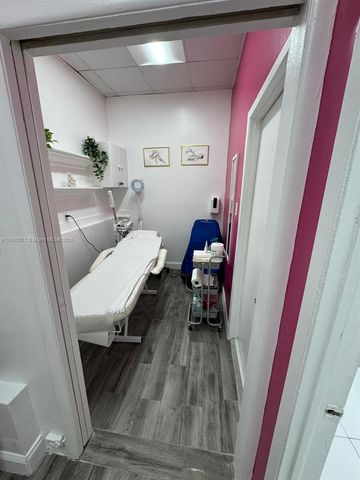 Undisclosed Address, Bay Harbor Islands, FL 33154