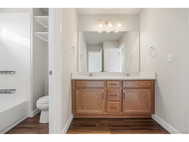 2372 S Scranton St, Aurora, CO 80014