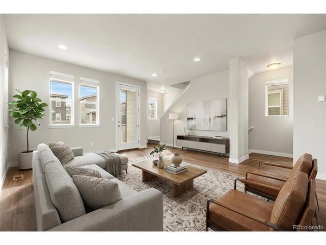 2372 S Scranton St, Aurora, CO 80014