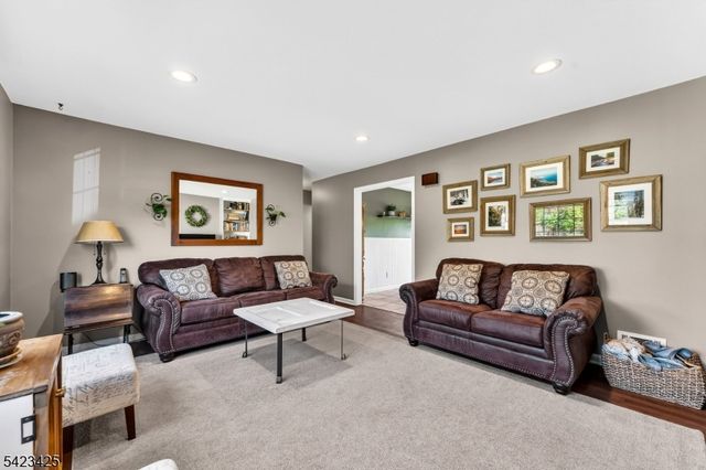 319 New Amwell Rd, Hillsborough Twp., NJ 08844