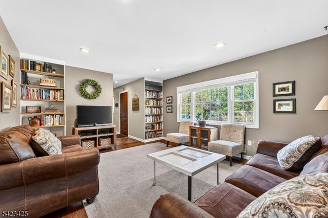 319 New Amwell Rd, Hillsborough Twp., NJ 08844