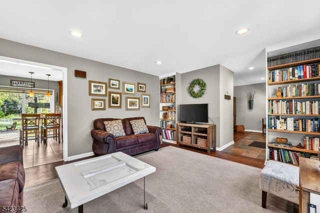 319 New Amwell Rd, Hillsborough Twp., NJ 08844