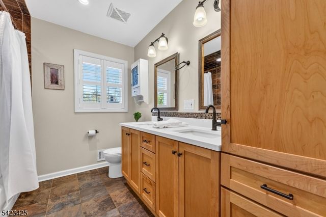 319 New Amwell Rd, Hillsborough Twp., NJ 08844