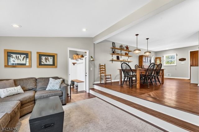 319 New Amwell Rd, Hillsborough Twp., NJ 08844