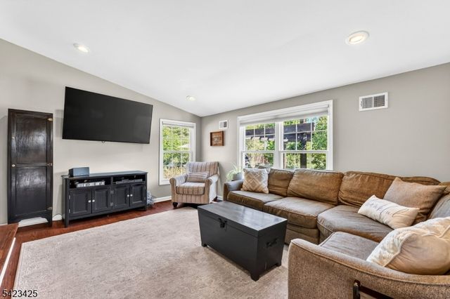 319 New Amwell Rd, Hillsborough Twp., NJ 08844