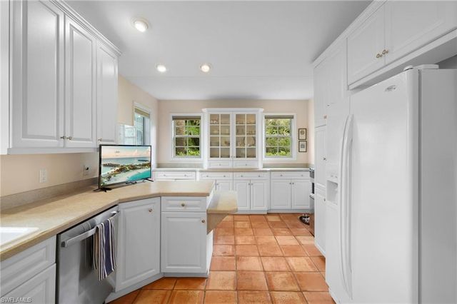 494 Chatham CIR, Naples, FL 34110