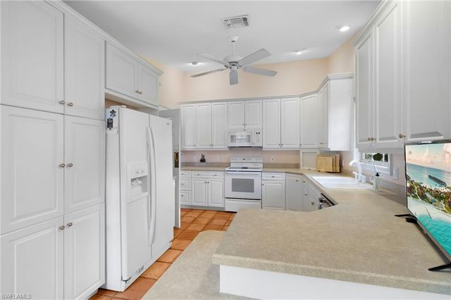 494 Chatham CIR, Naples, FL 34110