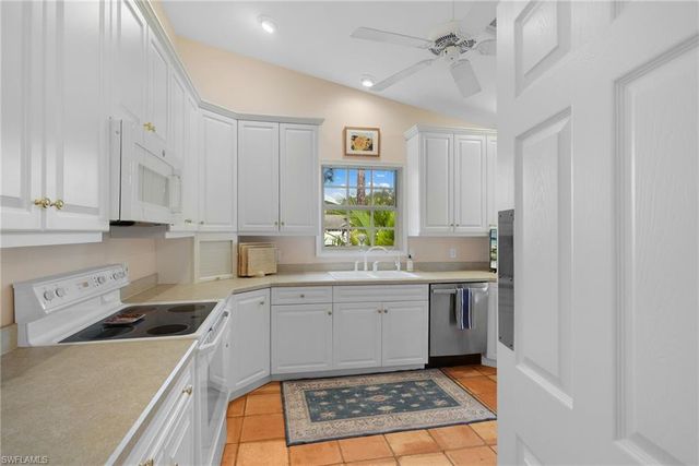 494 Chatham CIR, Naples, FL 34110