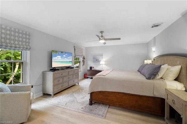 494 Chatham CIR, Naples, FL 34110