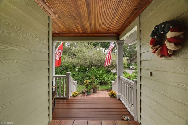 494 Chatham CIR, Naples, FL 34110