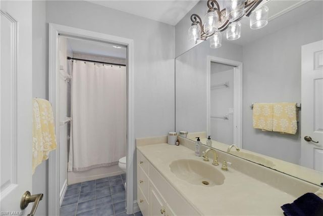 494 Chatham CIR, Naples, FL 34110