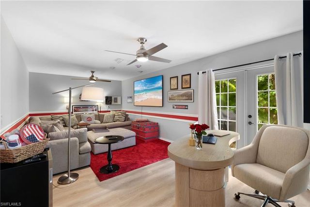 494 Chatham CIR, Naples, FL 34110