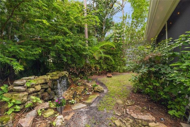 494 Chatham CIR, Naples, FL 34110