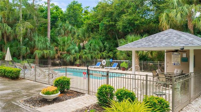 494 Chatham CIR, Naples, FL 34110