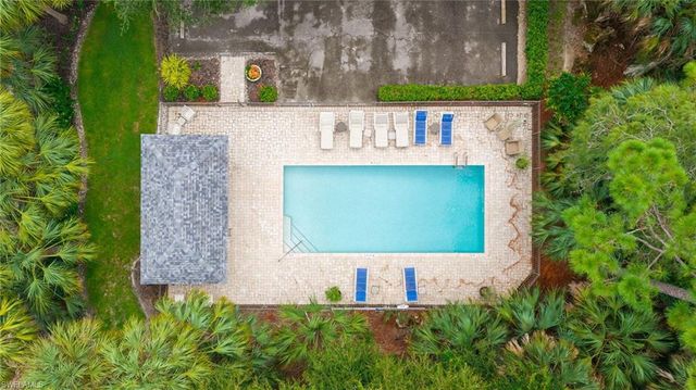 494 Chatham CIR, Naples, FL 34110