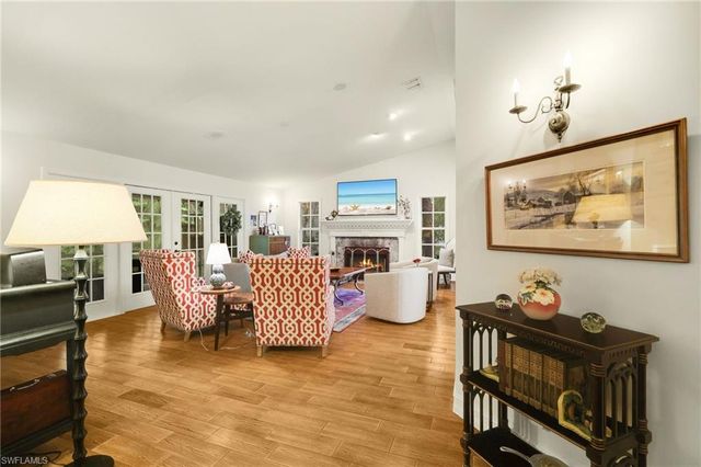 494 Chatham CIR, Naples, FL 34110