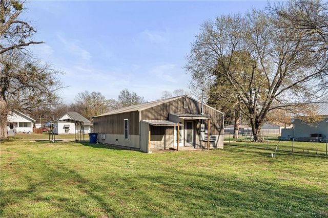 609 N Wood Street, Caney, KS 67333