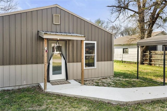 609 N Wood Street, Caney, KS 67333