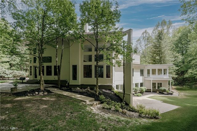 25 River Mountain Drive, Moreland Hills, OH 44022