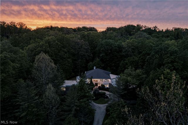 25 River Mountain Drive, Moreland Hills, OH 44022