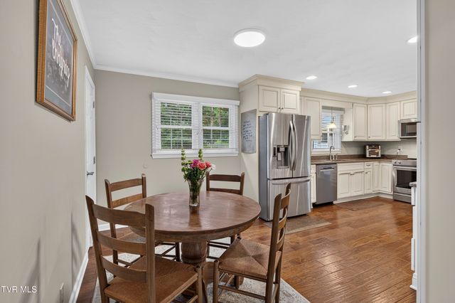 379 Northeast Morningside Lane, Abingdon, VA 24210