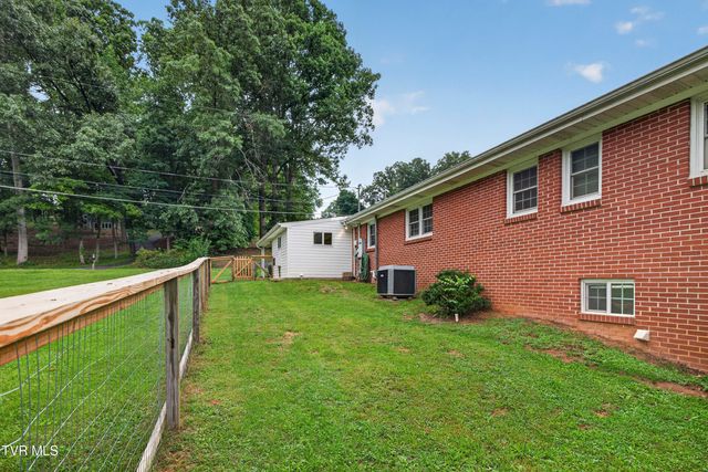 379 Northeast Morningside Lane, Abingdon, VA 24210