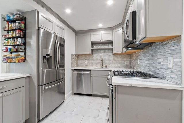 49 Lantern Ln 8, Dracut, MA 01826
