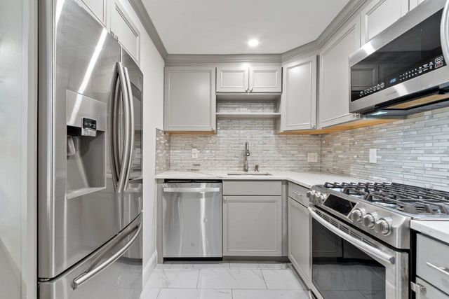 49 Lantern Ln 8, Dracut, MA 01826