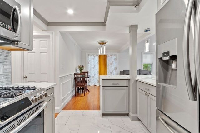 49 Lantern Ln 8, Dracut, MA 01826