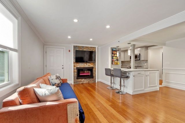 49 Lantern Ln 8, Dracut, MA 01826