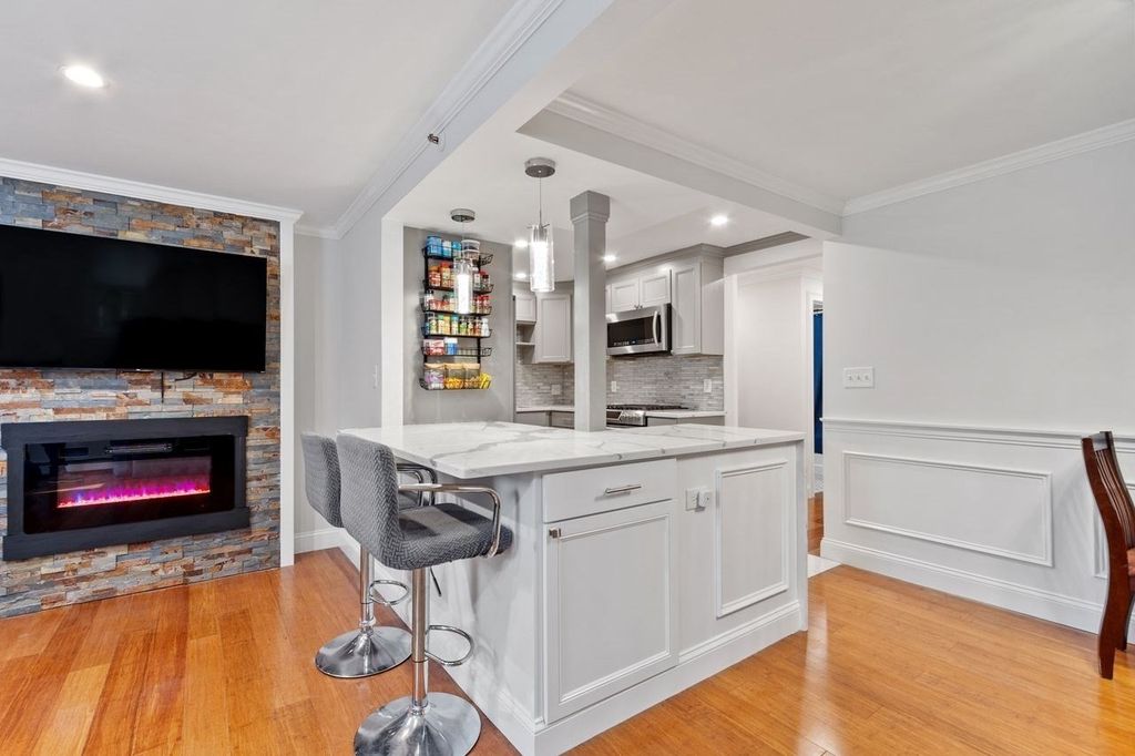 49 Lantern Ln 8, Dracut, MA 01826