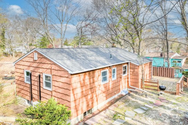 71 Rosewood Road, Rocky Point, NY 11778