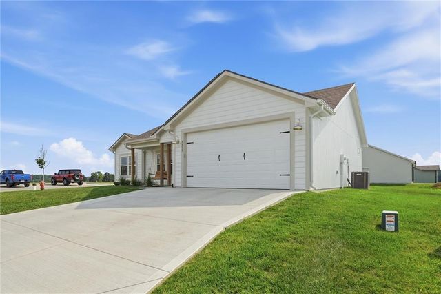 1315 NE Redwood Court, Oak Grove, MO 64075
