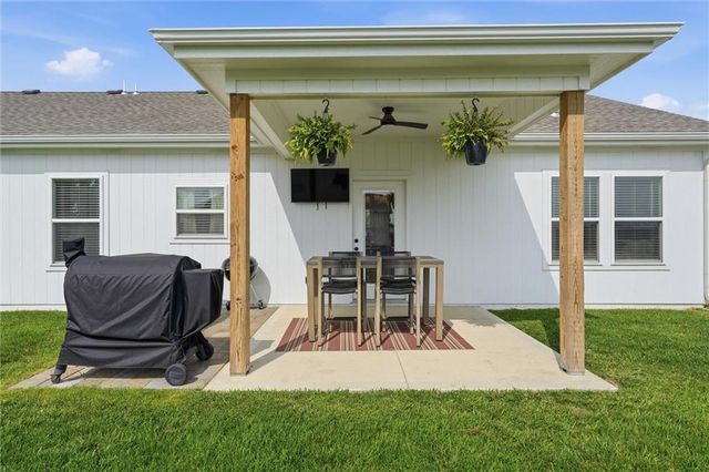 1315 NE Redwood Court, Oak Grove, MO 64075