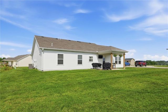 1315 NE Redwood Court, Oak Grove, MO 64075