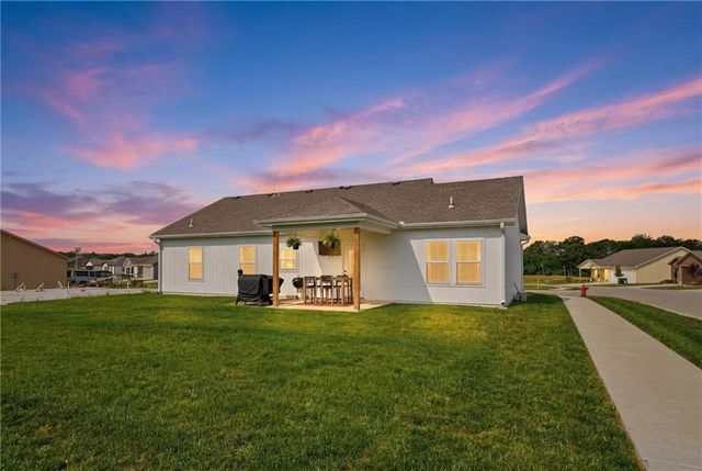 1315 NE Redwood Court, Oak Grove, MO 64075