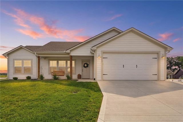 1315 NE Redwood Court, Oak Grove, MO 64075