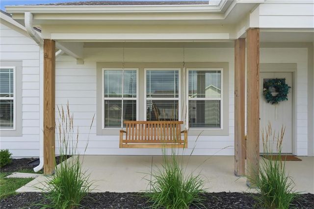 1315 NE Redwood Court, Oak Grove, MO 64075